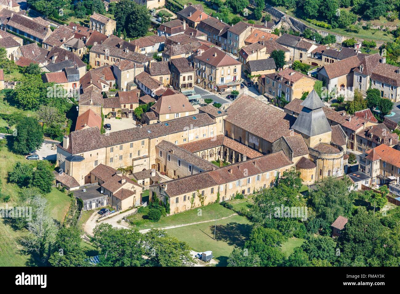 France, Dordogne, Le Buisson de Cadouin, Cadouin, the village and Notre