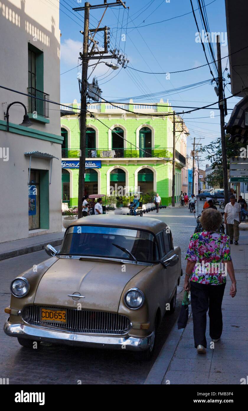 Cuba, Camaguey, listed as World Heritage by UNESCO, Old American car parked in the street Stock Photo