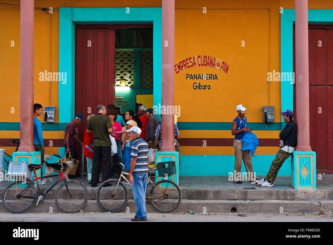 Cuba, Holguin, Gibara, Customers outside a bakery Stock Photo - Alamy