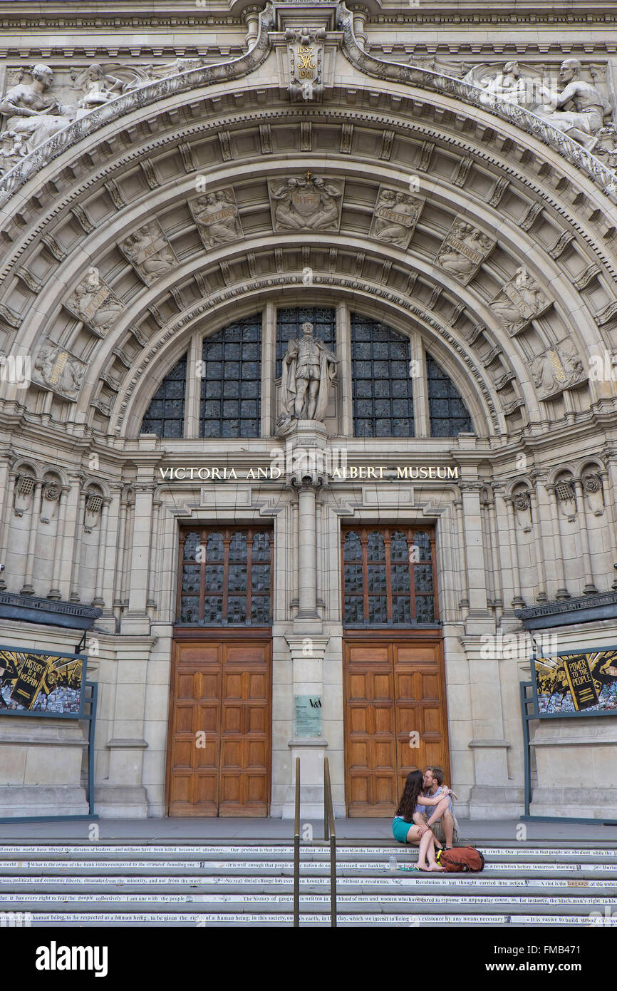 Front entrance of the Victoria and Albert Museum. London, 2012