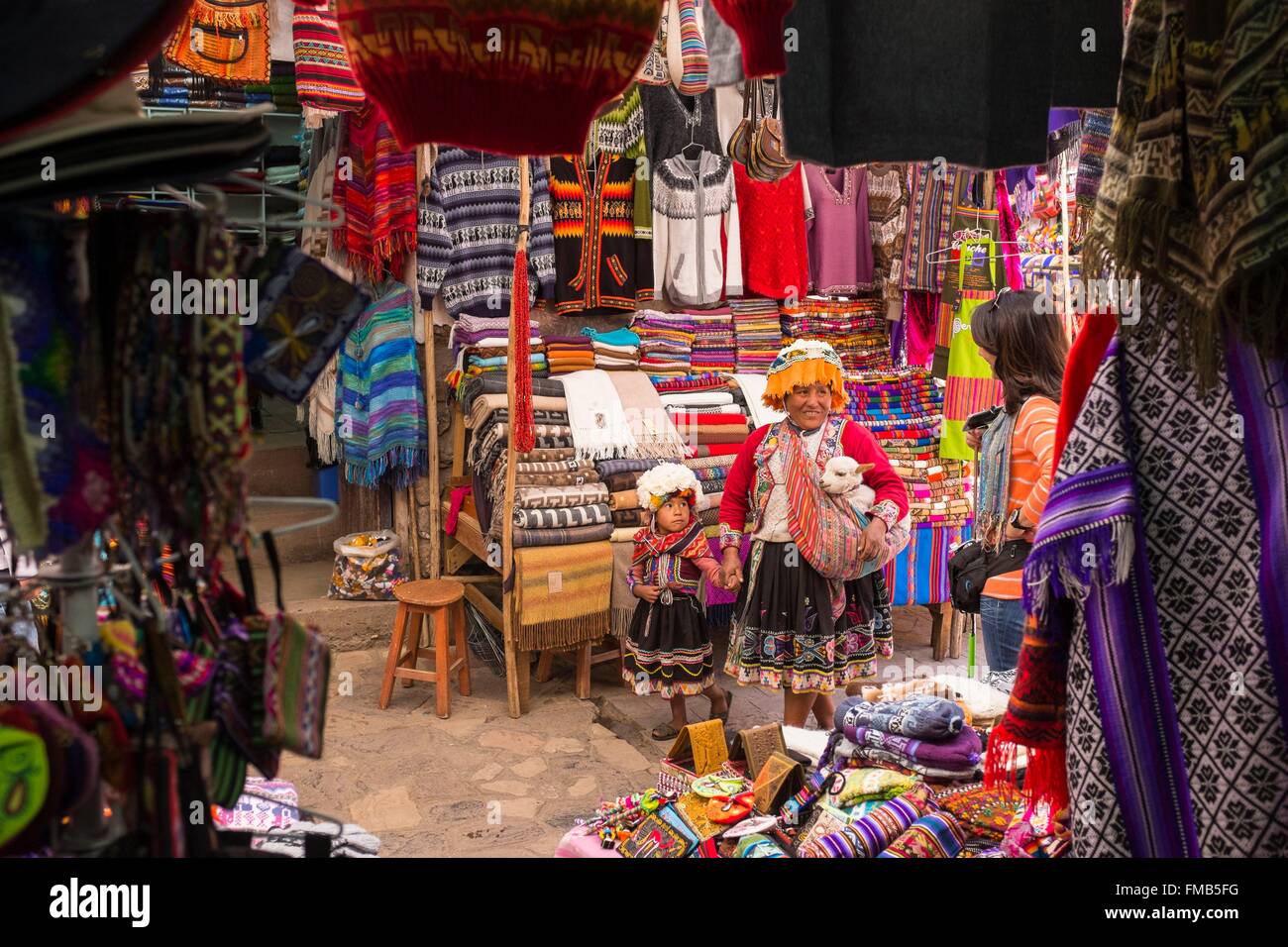 Peru, Cusco Province, Incas Sacred Valley, Pisac, colourful handicraft market Stock Photo