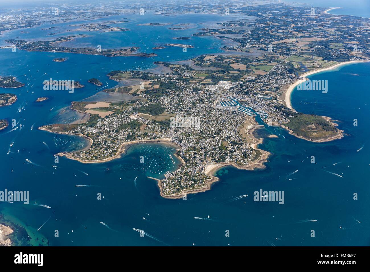 France, Morbihan, Arzon, Gulf of Morbihan mouth, Port Navalo, Arzon and Le Crouesty marina (aerial view) Stock Photo