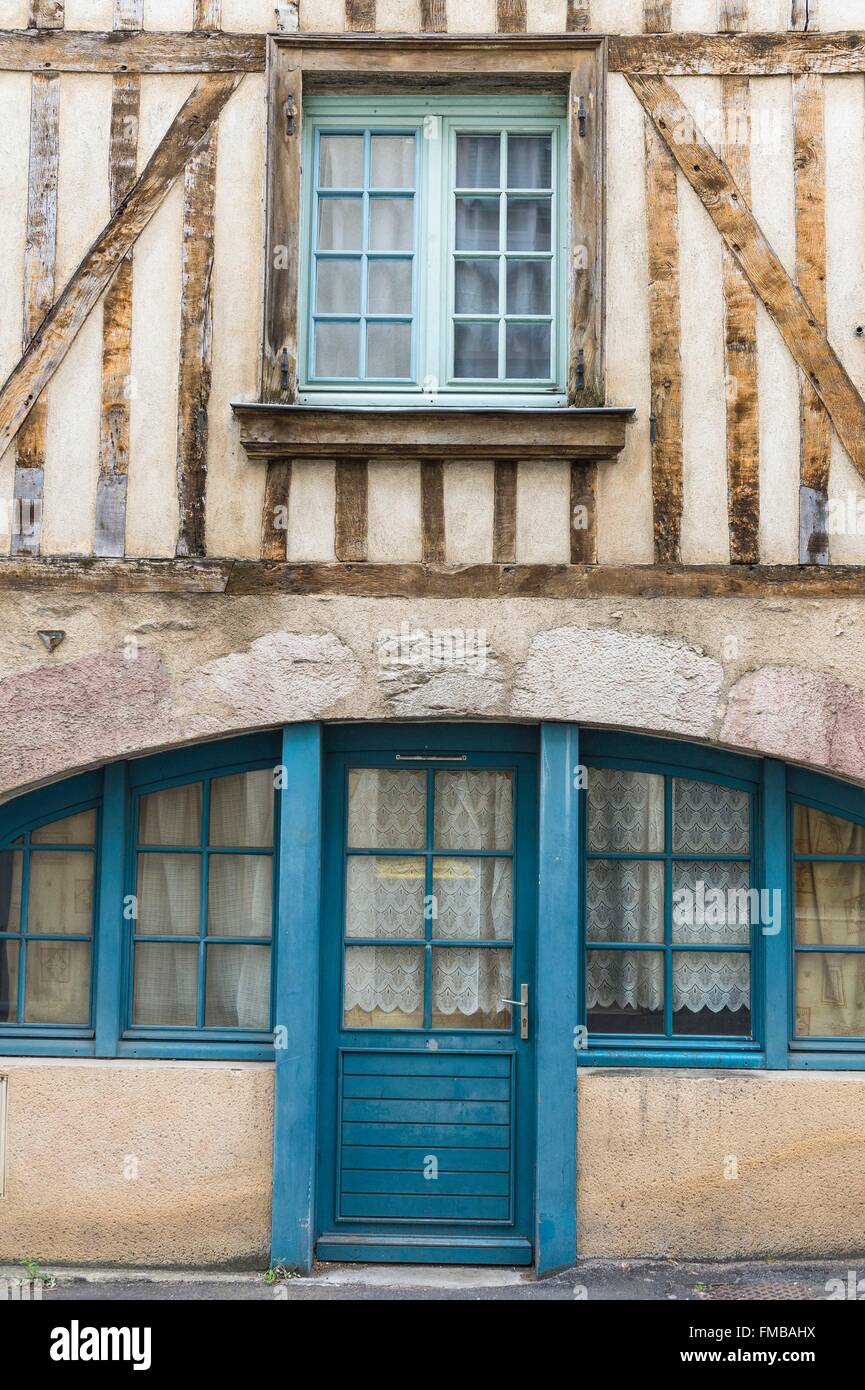France, Mayenne, Laval, the old city, Renaise street Stock Photo - Alamy
