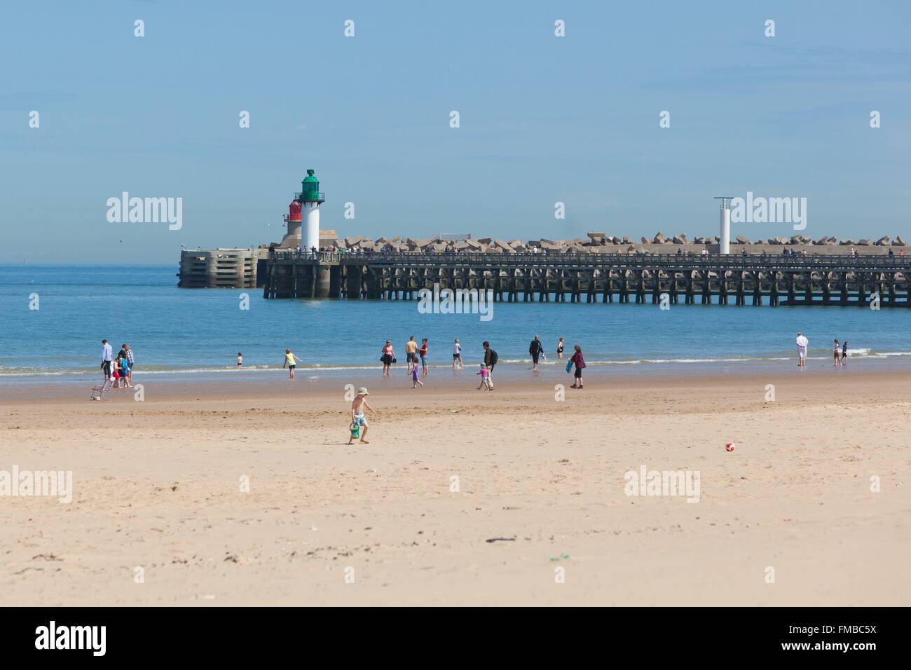 France, Pas de Calais, Calais, Summer vacationers on the beach in Calais Stock Photo
