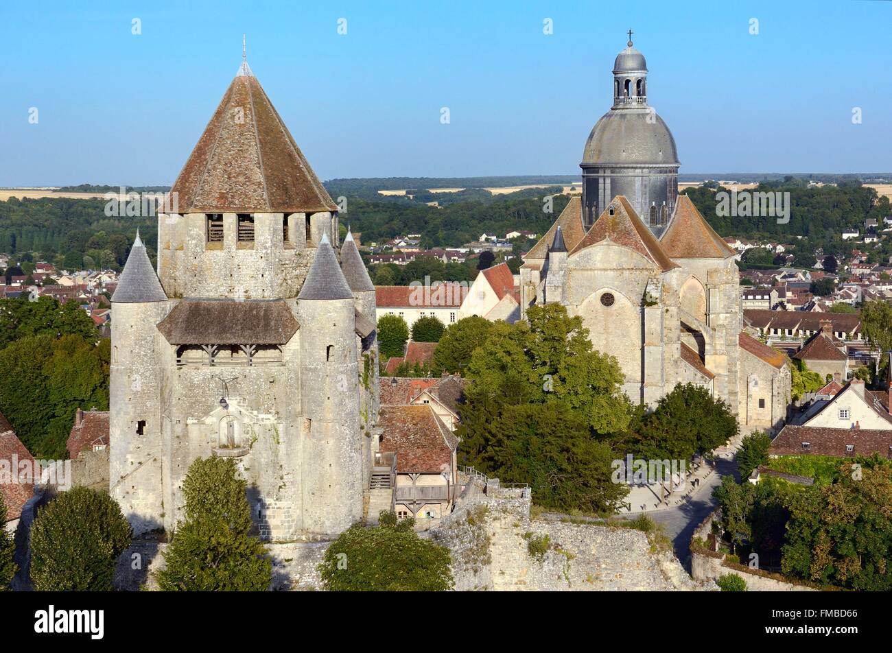 France, Seine et Marne, Provins, city listed as World Heritage by UNESCO, tour Cesar (Caesar's tower) and Saint Quiriace Stock Photo