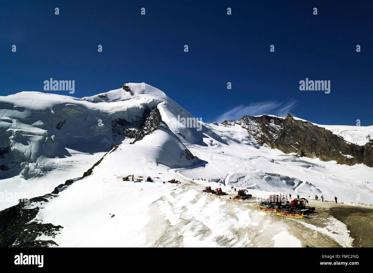 Switzerland, Canton of Valais, Saas Valley, Saas Fee, Mittelallalin summit (3500 m), summit of Allalinhorn (4027 m) Stock Photo
