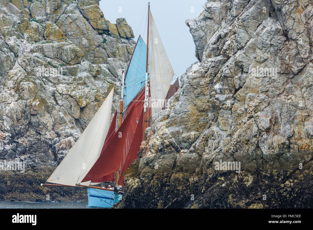 France, Finistere, Douarnenez, Appearance of a gaff cutter or sloop in a pass between two rocks Stock Photo