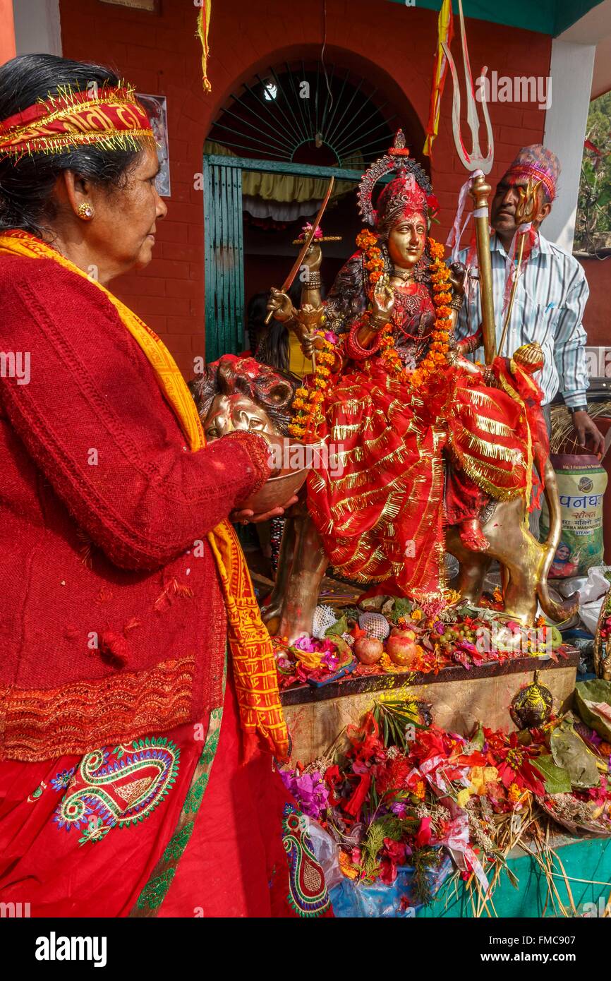 Nepal, Lumbini zone, Tansen, a woman before Durga statue Stock Photo
