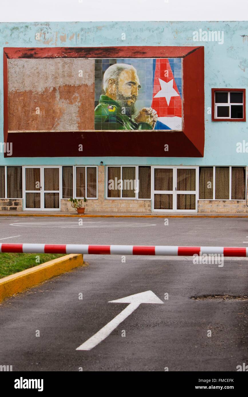 Cuba, Matanzas, Building with a sign in honor of Fidel Castro Stock Photo