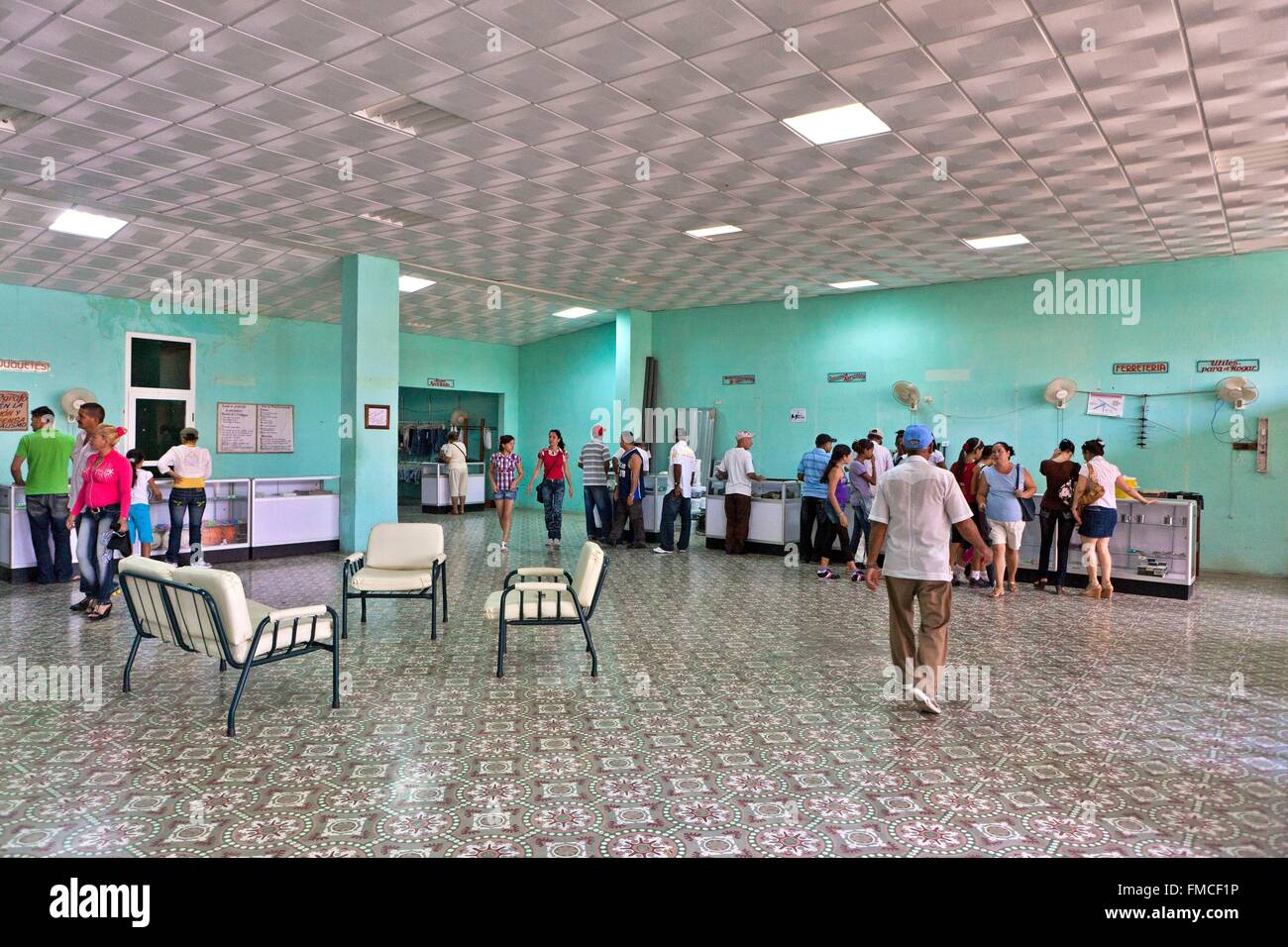 Cuba, Las Tunas, Great room almost empty a store Stock Photo
