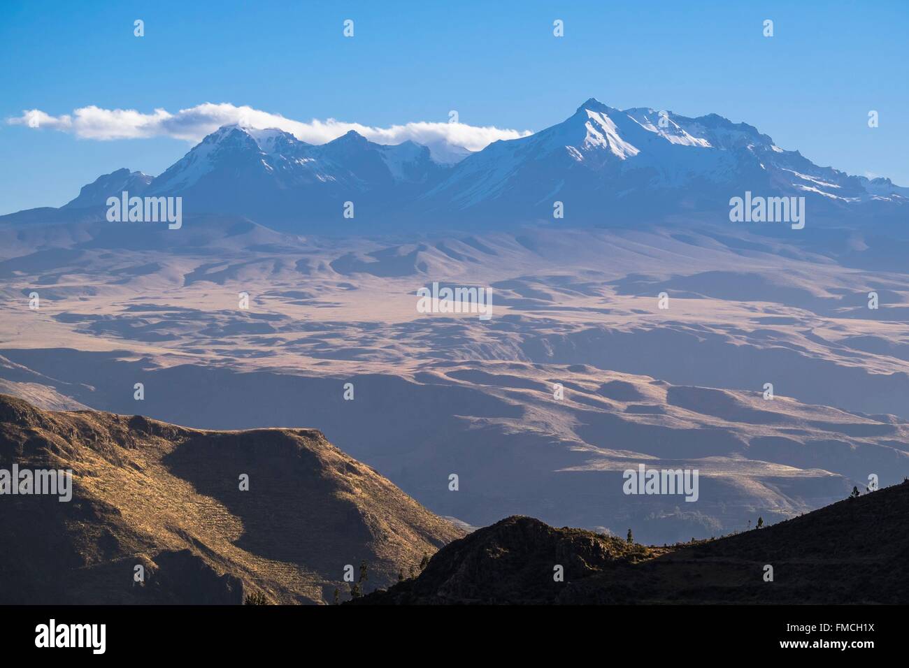 Peru, Arequipa Province, summits overlooking Colca valley Stock Photo