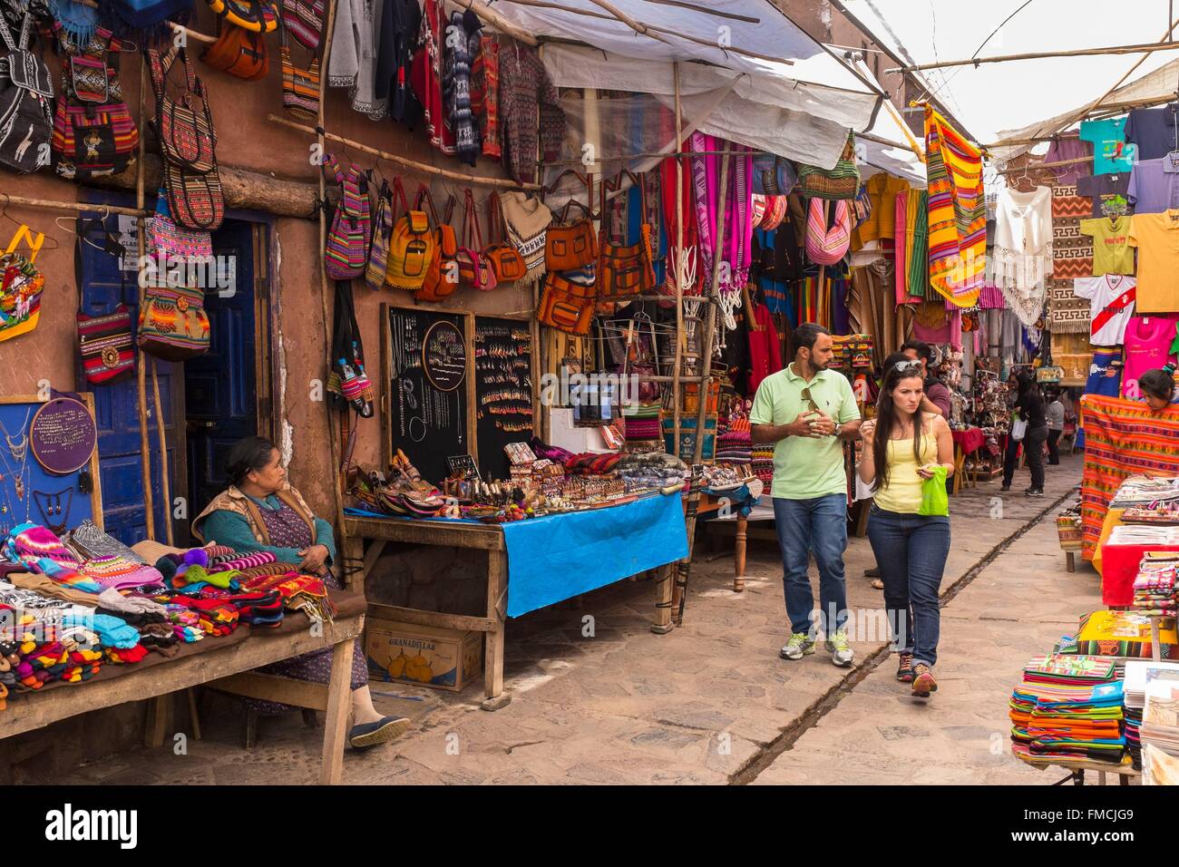 Peru, Cusco Province, Incas Sacred Valley, Pisac, colourful handicraft market Stock Photo