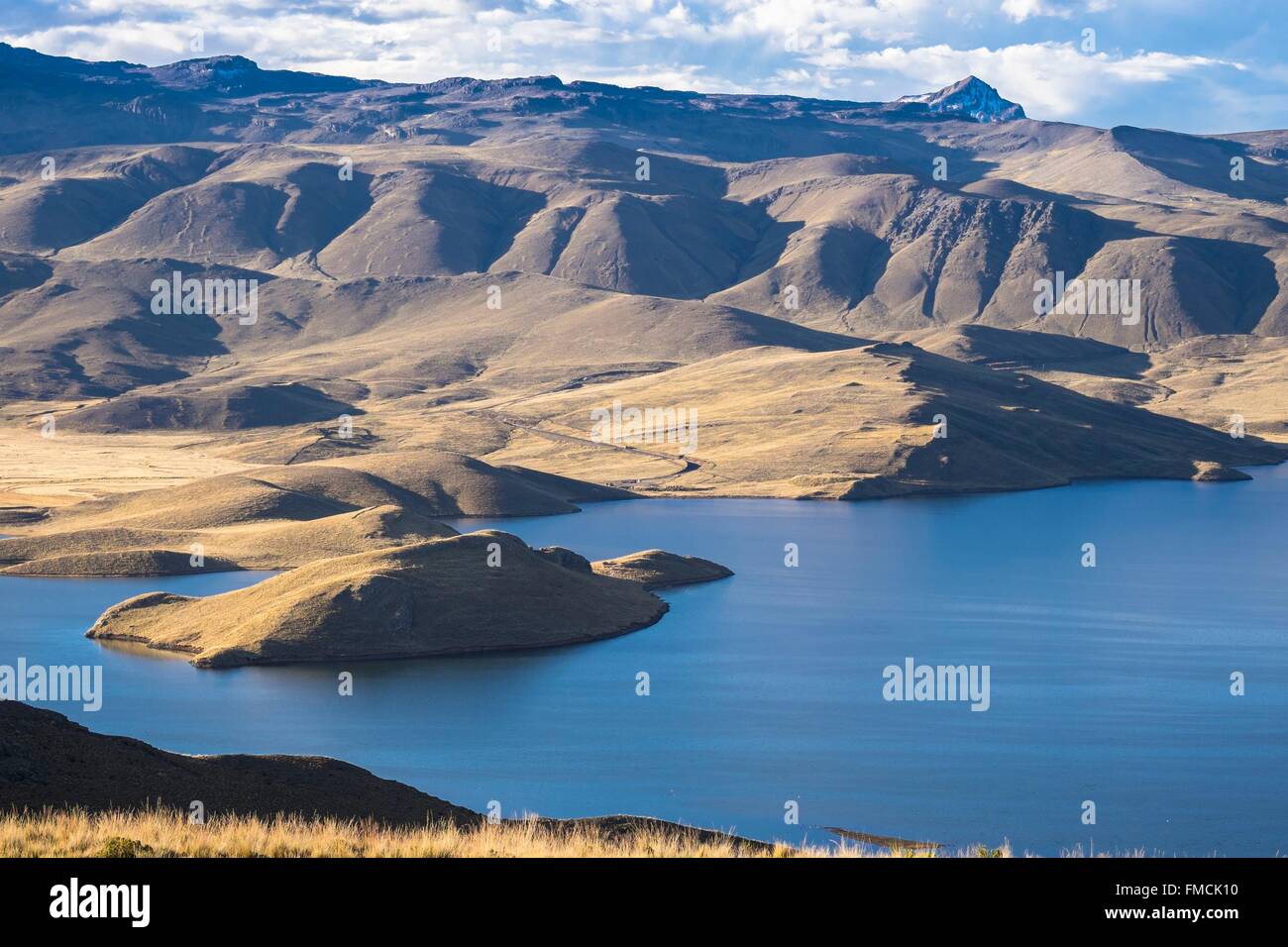 Road Between Lake Hi Res Stock Photography And Images Alamy