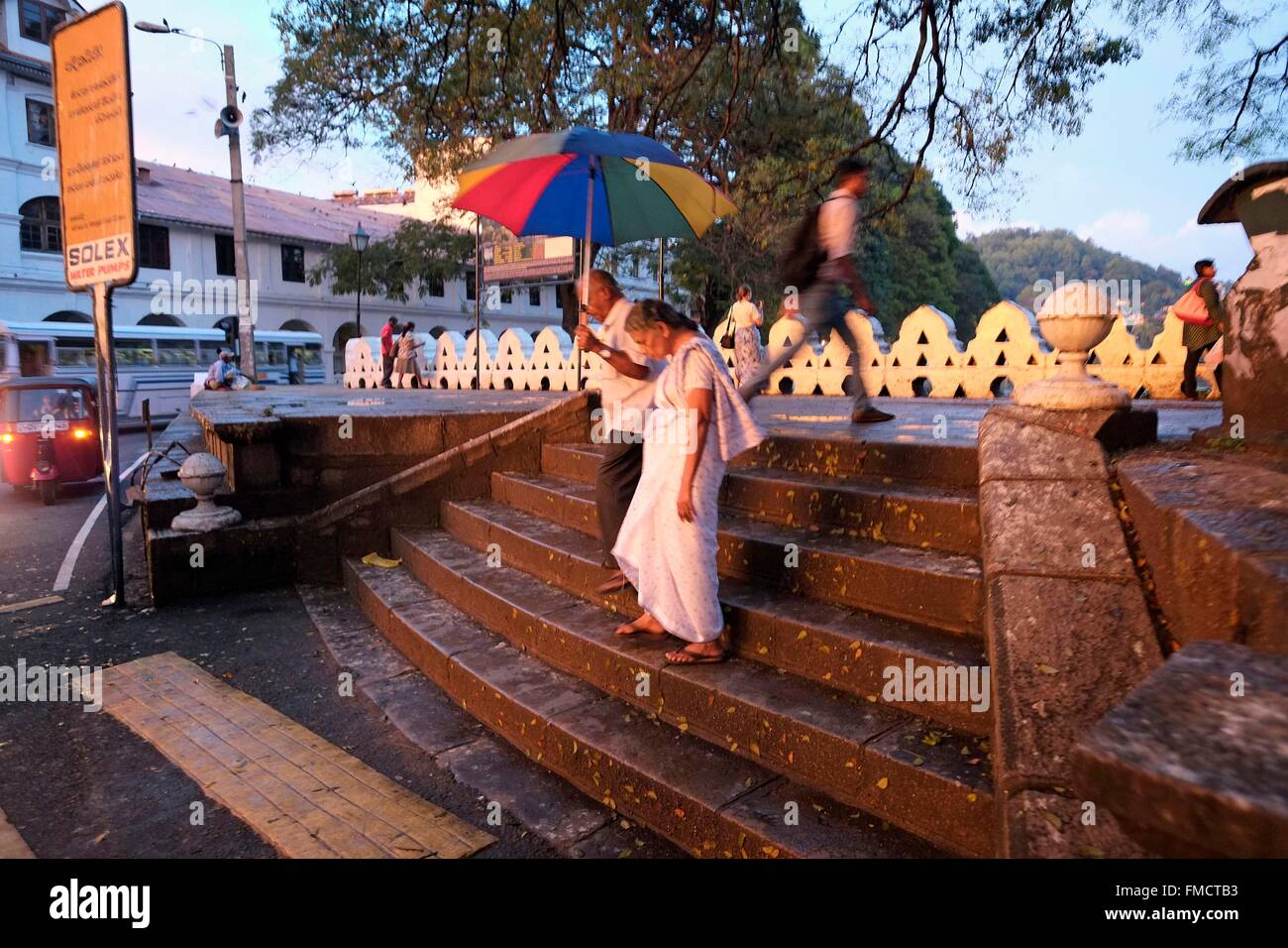 Sri Lanka, Central Province, Kandy, scene of daily life around the lake, Kandy is listed as World heritage by UNESCO Stock Photo