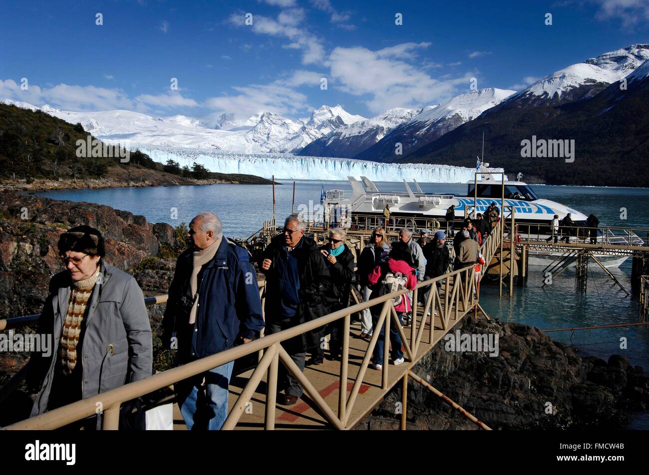 Argentina, Patagonia, Santa Cruz province, Parque Nacional Los Glaciares, Perito Moreno glacier, tourists get off the boat back Stock Photo
