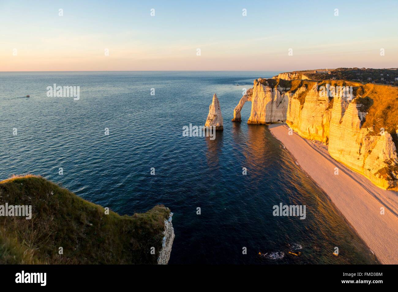 France, Seine Maritime, Caux, Alabaster Coast, Etretat, the Aval cliff ...