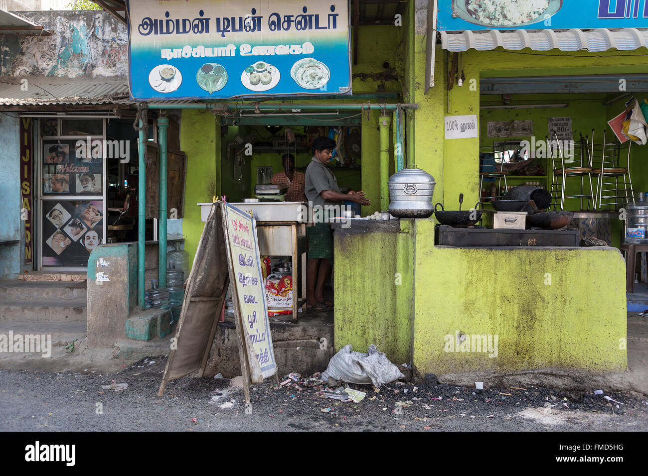 3 men preparing food at a roadside cafe along the Old Mahabalipuram Road, Padur, Chennai Stock Photo