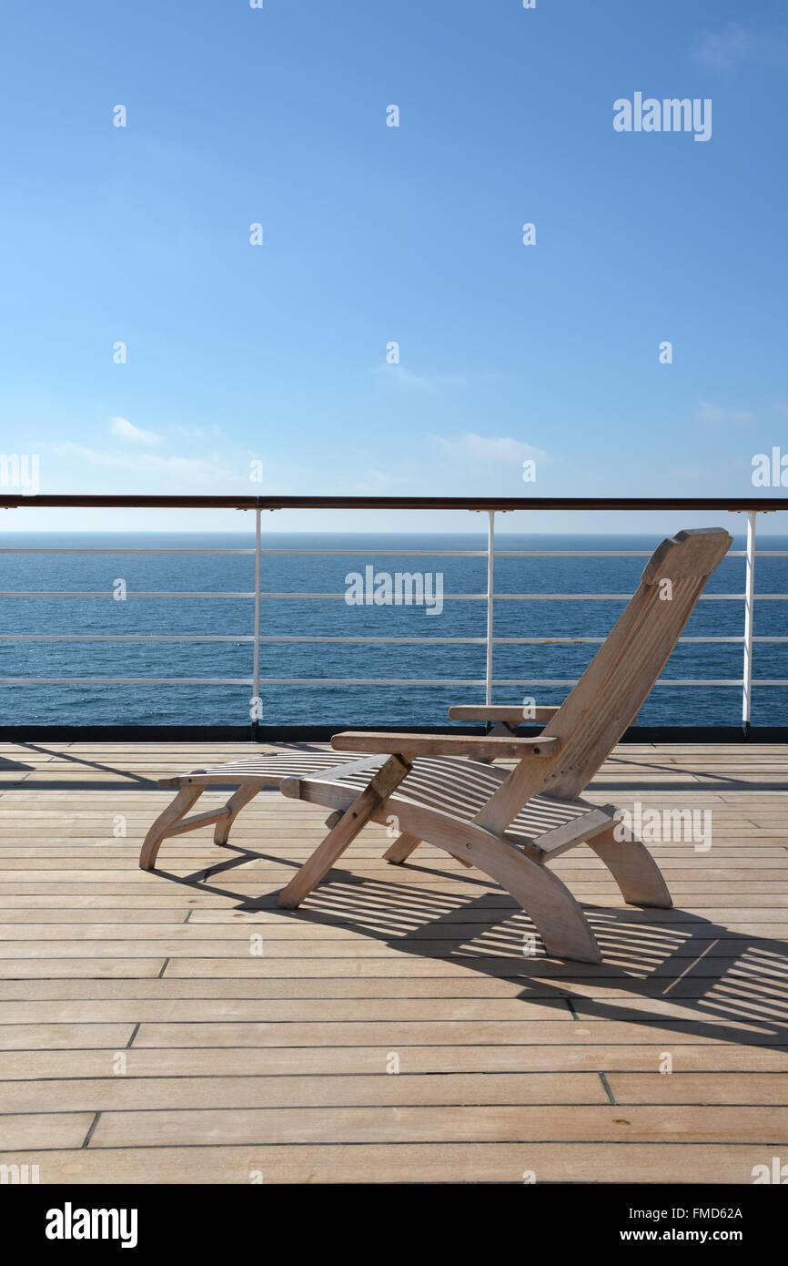 Empty deck chair on ocean hi-res stock photography and images - Alamy
