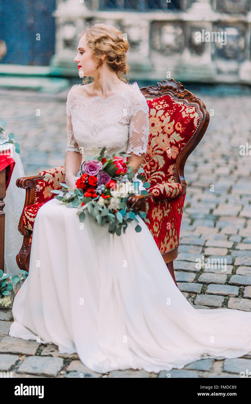 Elegant blonde bride long hair hi-res stock photography and images - Alamy