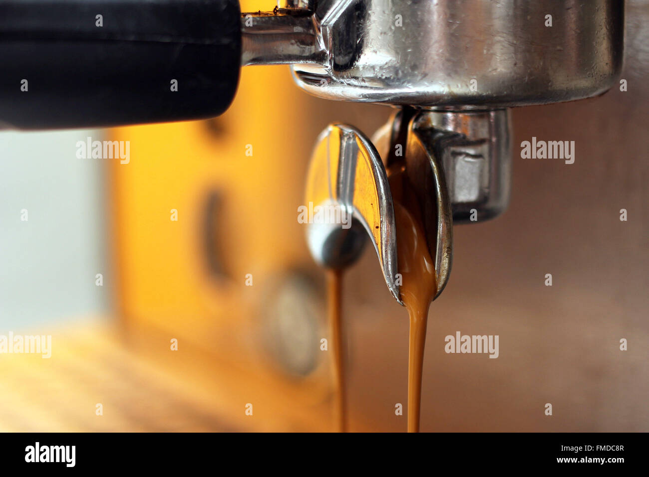 https://c8.alamy.com/comp/FMDC8R/espresso-shot-from-coffee-machine-in-coffee-shop-vintage-color-FMDC8R.jpg