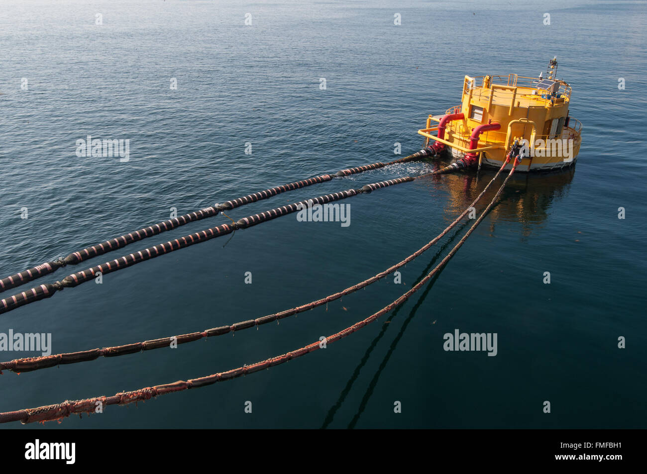 Floating rig hires stock photography and images Alamy