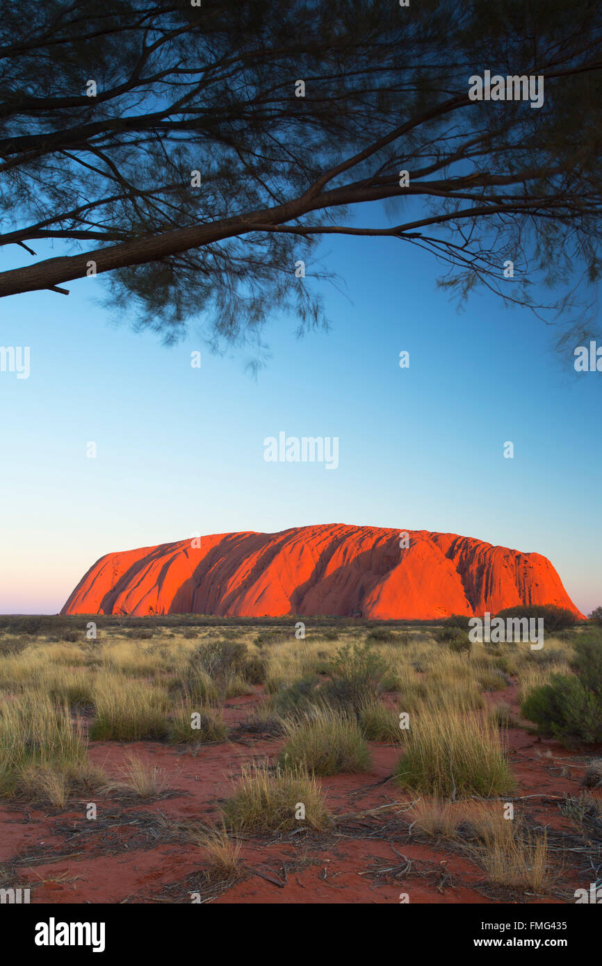 Uluru (UNESCO World Heritage Site), Uluru-Kata Tjuta National Park, Northern Territory, Australia Stock Photo