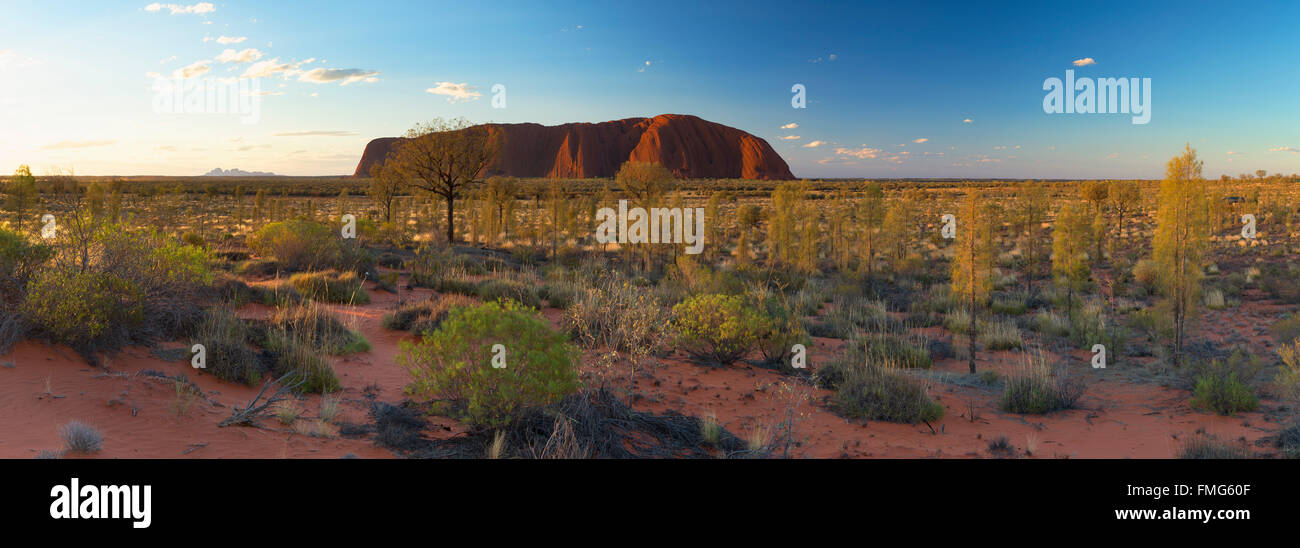 Uluru (UNESCO World Heritage Site), Uluru-Kata Tjuta National Park, Northern Territory, Australia Stock Photo