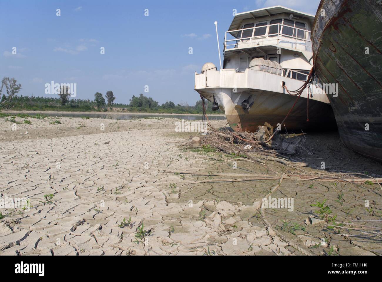 Italy, exceptional low water of the Po river at  Boretto (Parma) Stock Photo