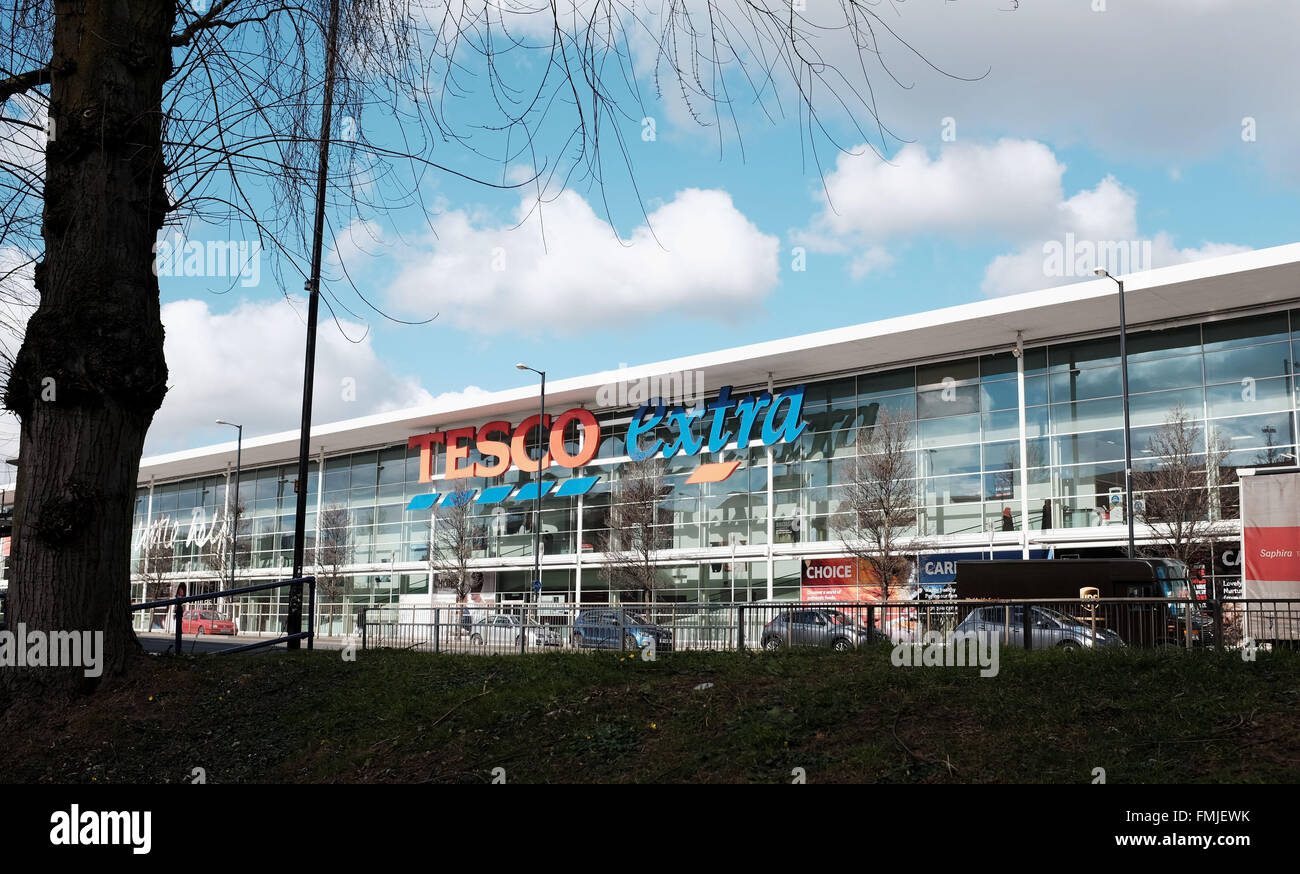 Tesco extra slough hires stock photography and images Alamy