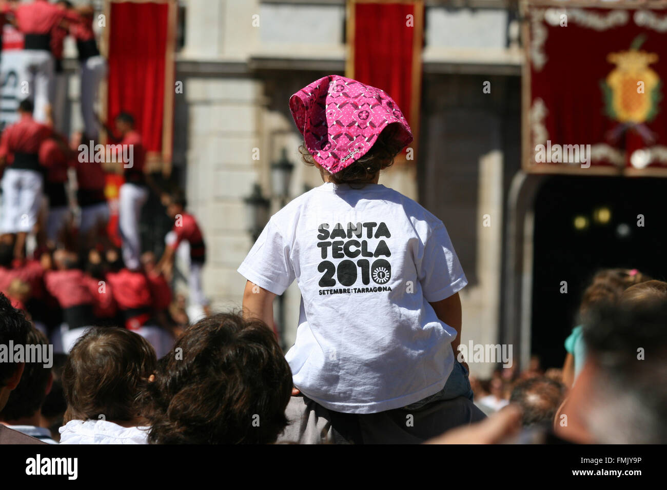 People making human towers in Tarragona, a traditional spectacle in ...