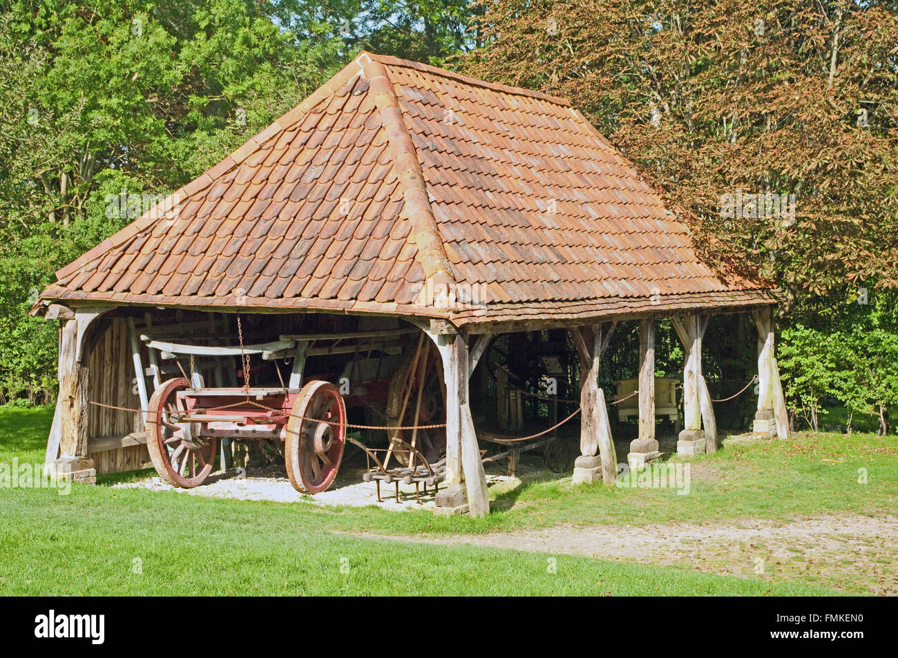 Sussex, Tradition Open Shed Farm Cart Stock Photo Alamy