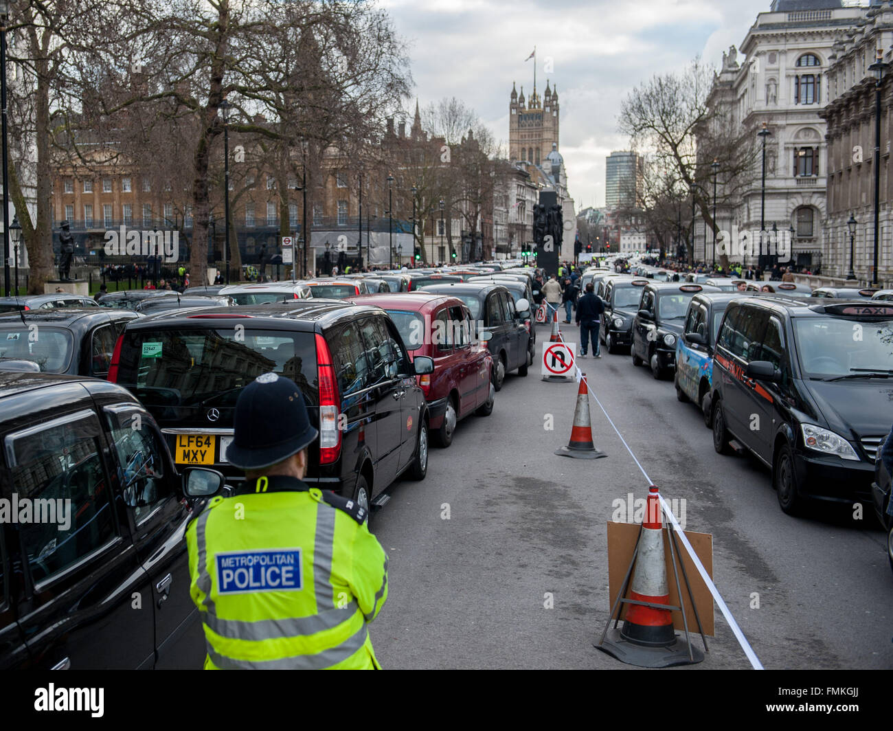 Trainee cabbie sitting the 'knowledge' training is arrested for ...