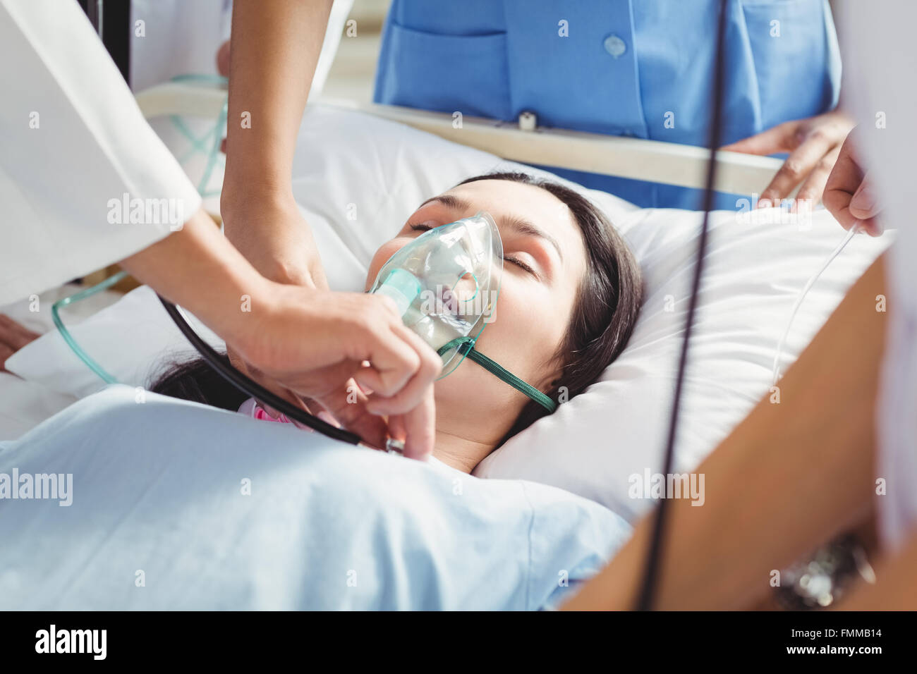 Doctor putting an oxygen mask on patient Stock Photo Alamy