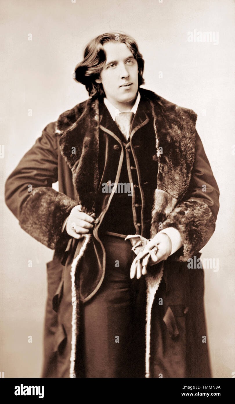 Oscar Wilde. Portrait of the playwright and novelist Oscar Wilde by Napoleon Sarony, c.1882 Stock Photo