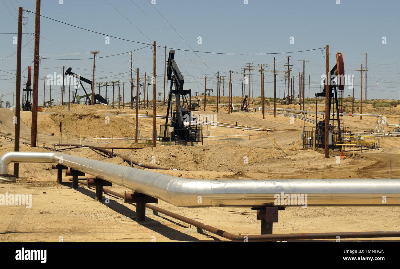 Oil fields of Kern County Stock Photo Alamy