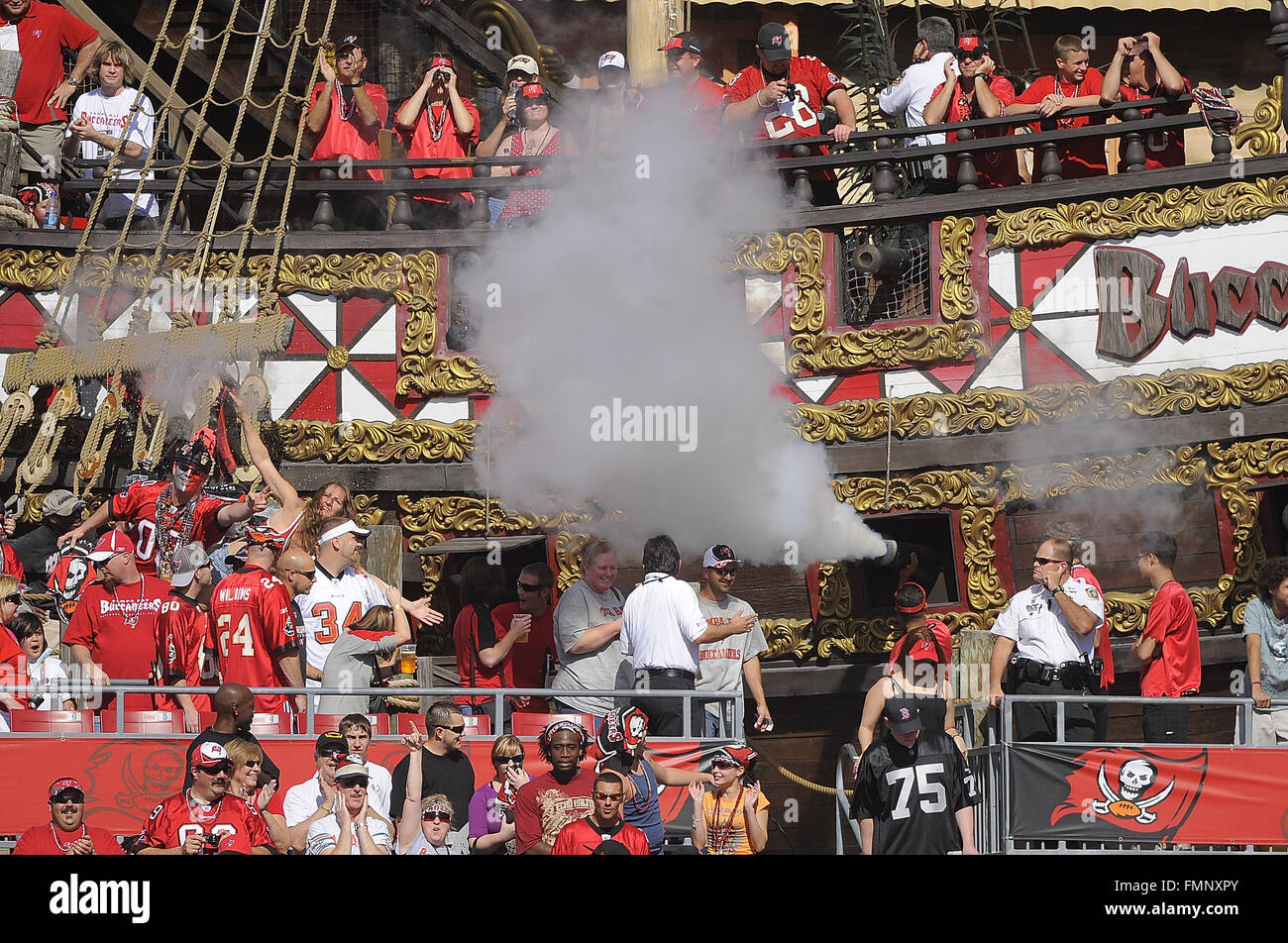 Skull on Ship at the Raymond James Football Stadium in Tampa, Florida where  the Tampa Bay Buccaneers team plays Stock Photo - Alamy