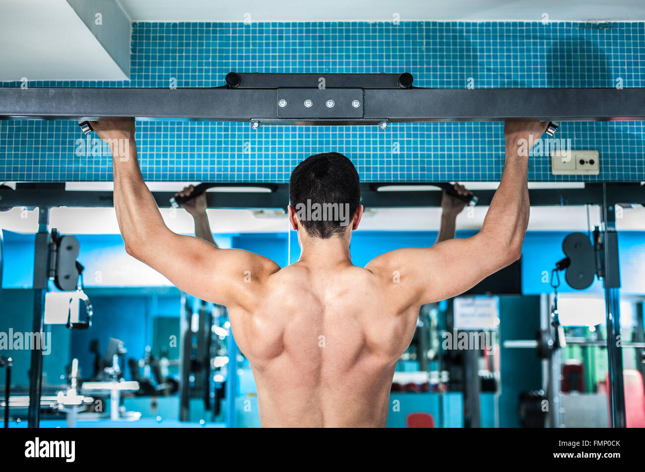 Rear view of young bodybuilder training his back Stock Photo - Alamy