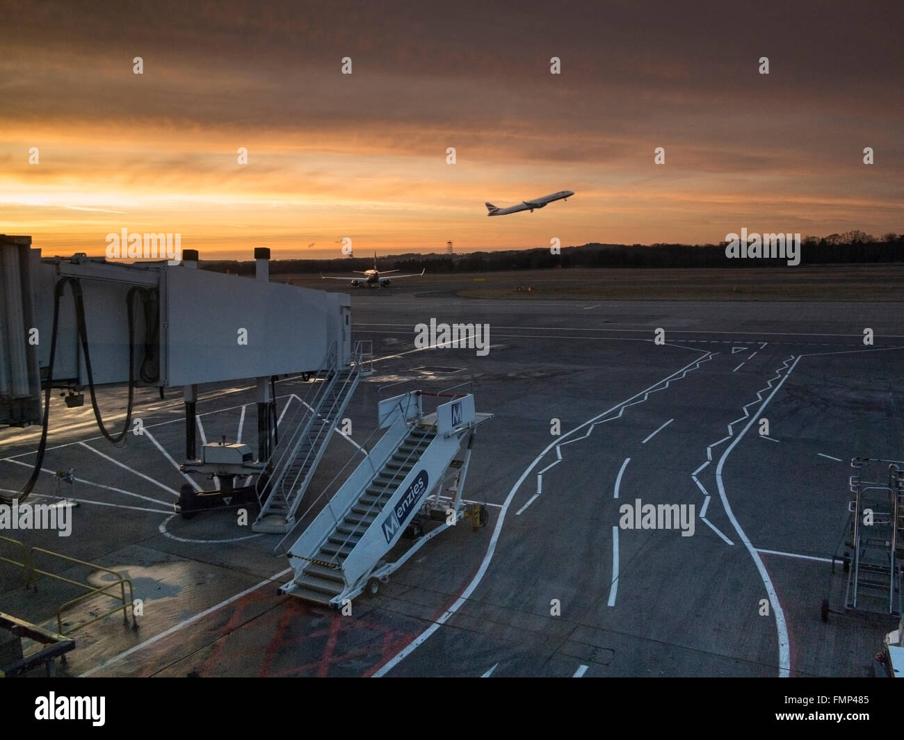 Edinburgh airport ryanair hires stock photography and images Alamy