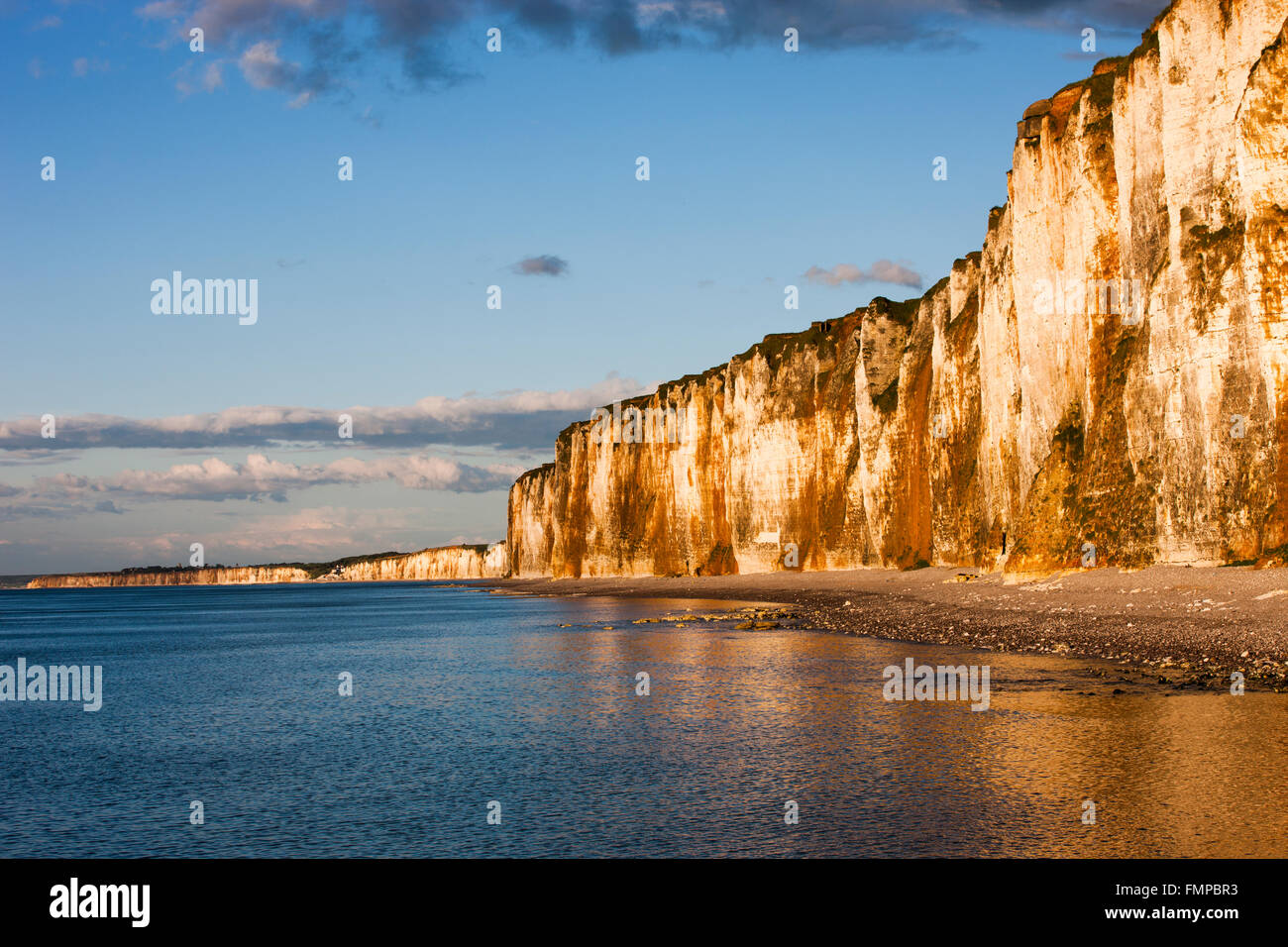 Chalk cliffs on the coast near Saint-Valery-en-Caux, Département Seine-Maritime, Normandy, France Stock Photo