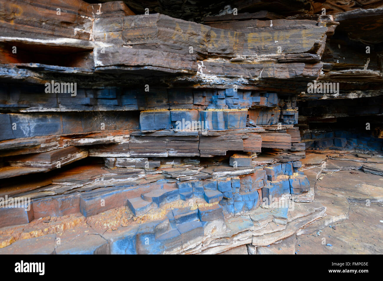 Veins of Blue Asbestos (Crocidolite), Circular Pool, Dales Gorge 