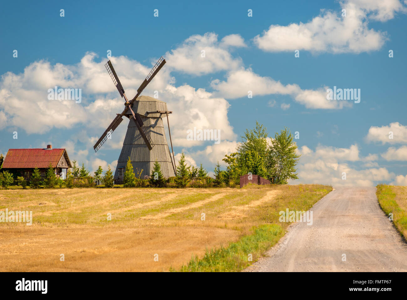 Wooden house rural road hi-res stock photography and images - Alamy