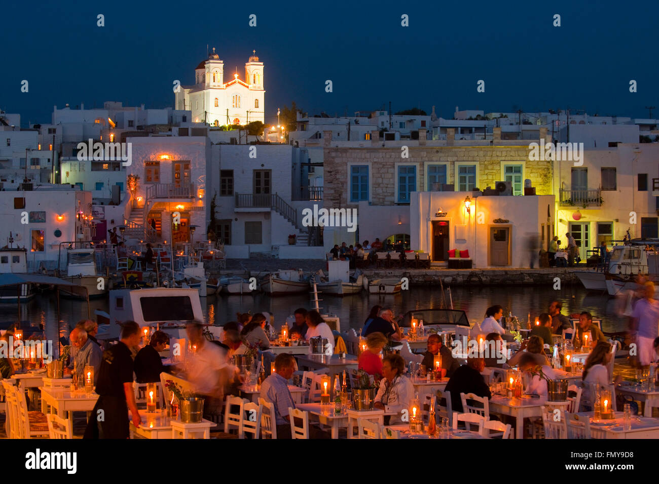 Griechenland, Kykladen, Paros, Naoussa, Taverne am Hafen Stock Photo