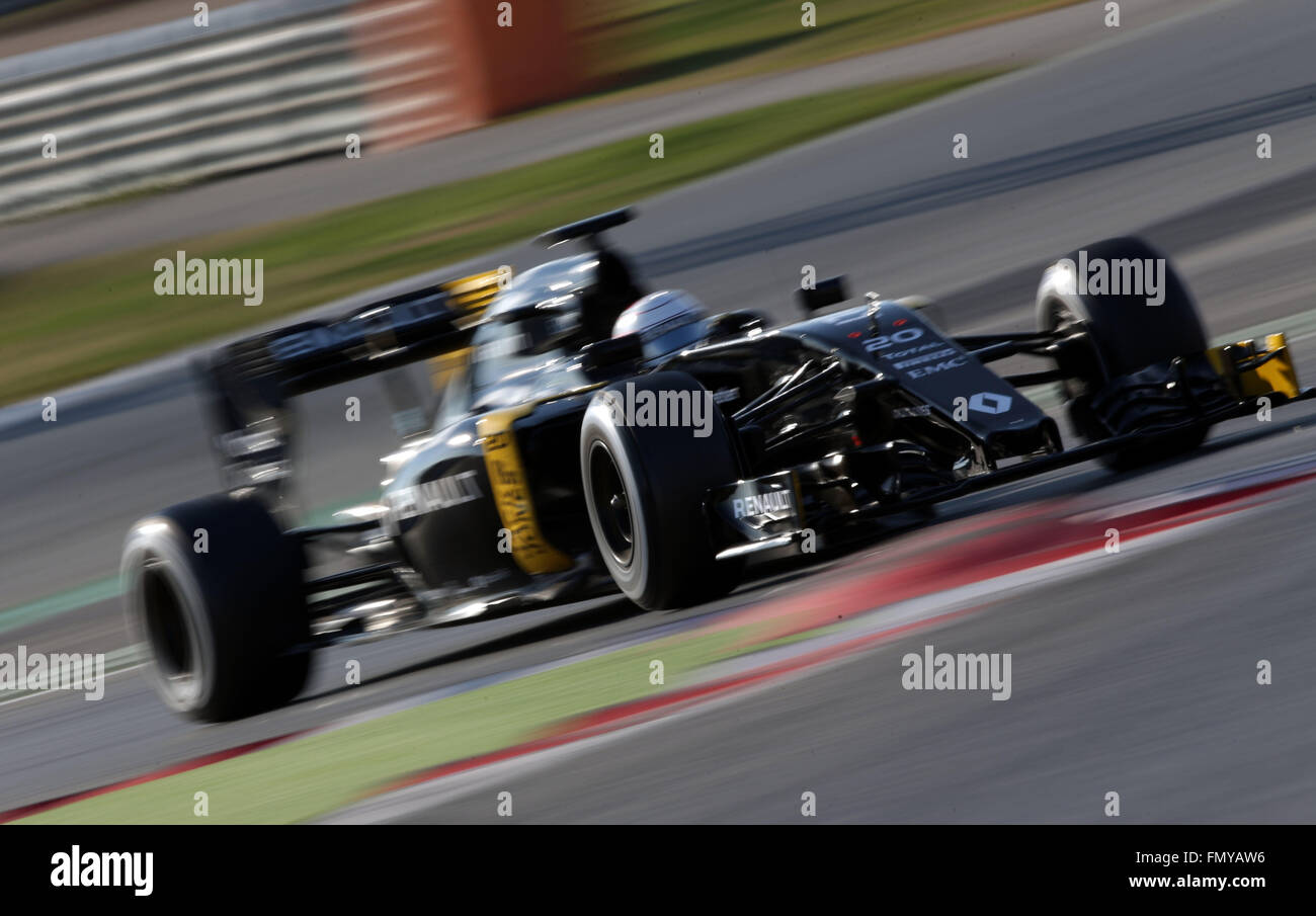 Danish Formula One driver Kevin Magnussen of Renault Sport F1 steers his car during the training session for the upcoming Formula One season at the Circuit de Barcelona - Catalunya in Barcelona, Spain, 24 February 2016. Photo: Jens Buettner/dpa Stock Photo