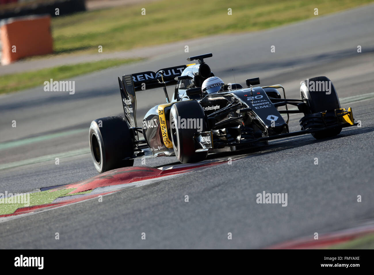 Danish Formula One driver Kevin Magnussen of Renault Sport F1 steers his car during the training session for the upcoming Formula One season at the Circuit de Barcelona - Catalunya in Barcelona, Spain, 24 February 2016. Photo: Jens Buettner/dpa Stock Photo