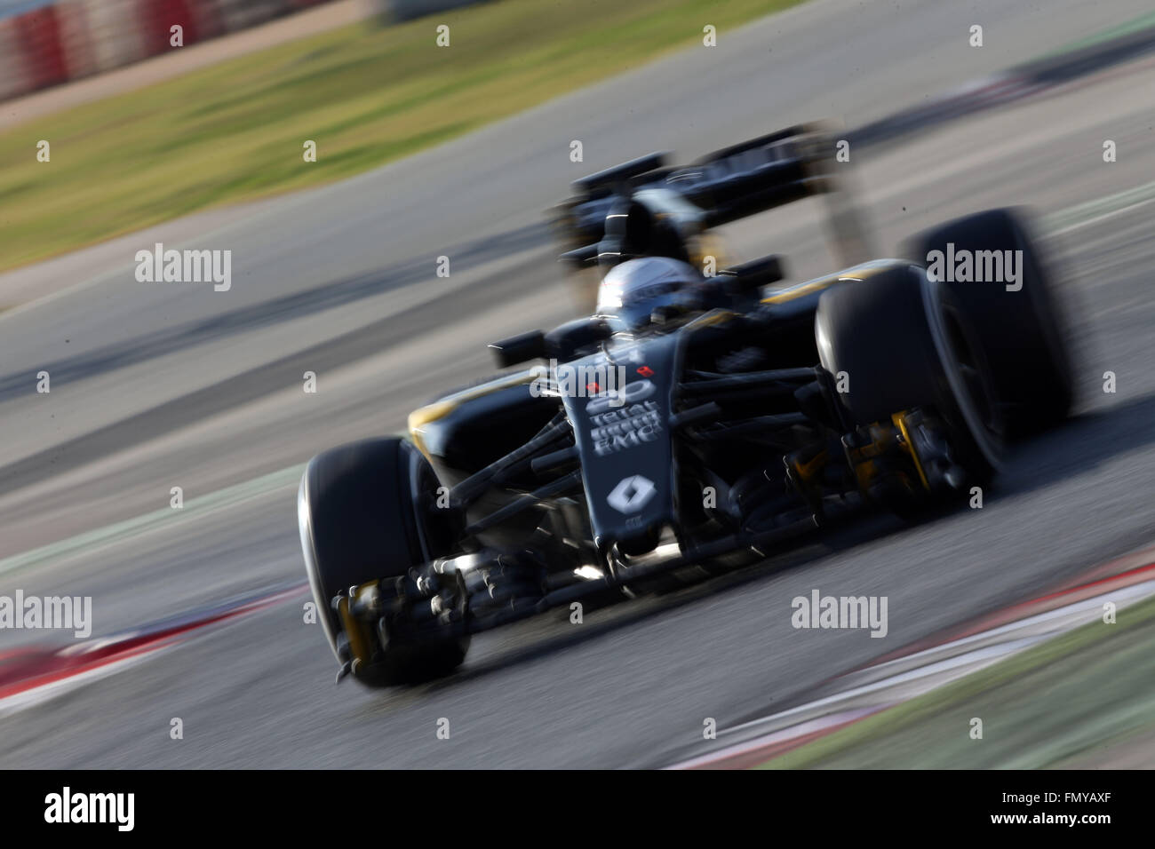 Danish Formula One driver Kevin Magnussen of Renault Sport F1 steers his car during the training session for the upcoming Formula One season at the Circuit de Barcelona - Catalunya in Barcelona, Spain, 24 February 2016. Photo: Jens Buettner/dpa Stock Photo