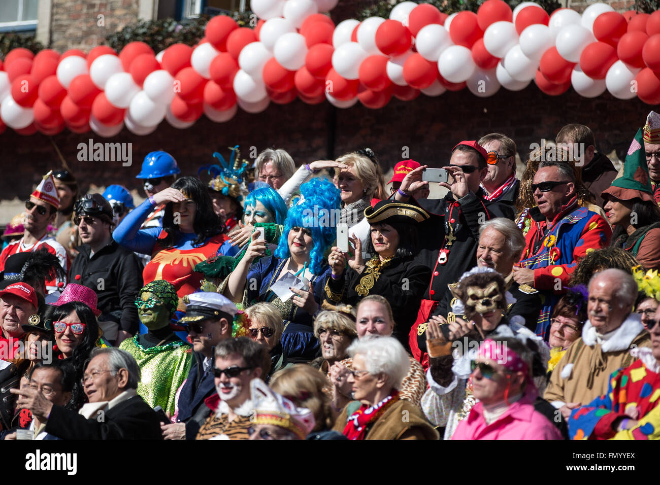 Duesseldorf Germany 13th March 2016 Carnival Revelers