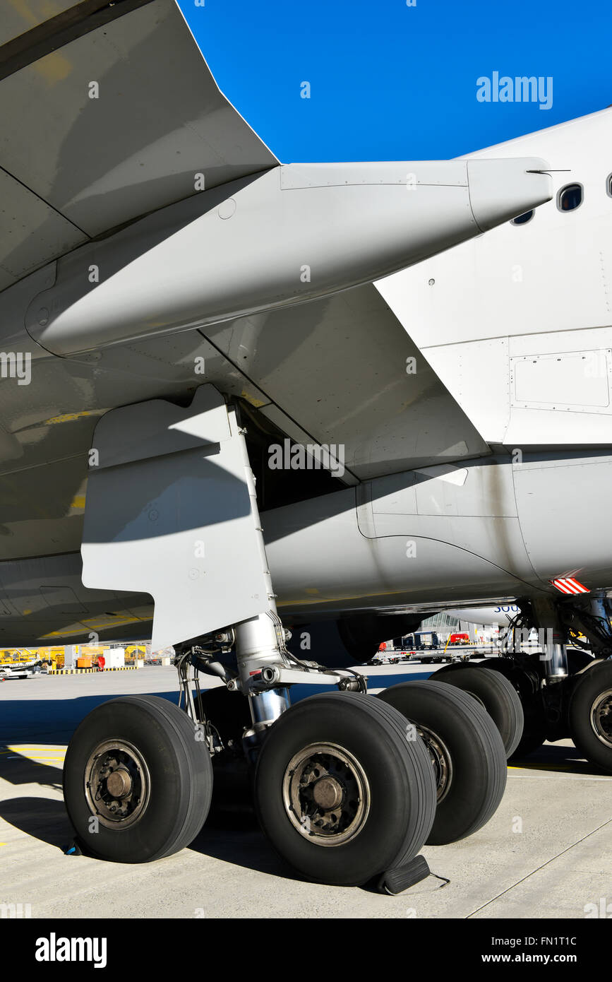 landing gear, airbus, a 340, wheel, tire, wing, tank, aircraft, airport, line up, aircraft, airplane, plane, wing, Stock Photo