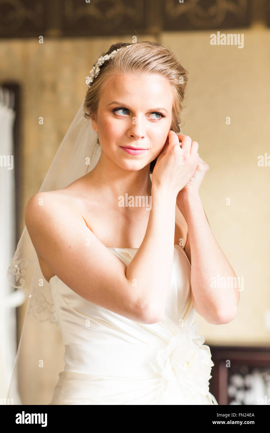 Girl wearing earrings hi-res stock photography and images - Alamy