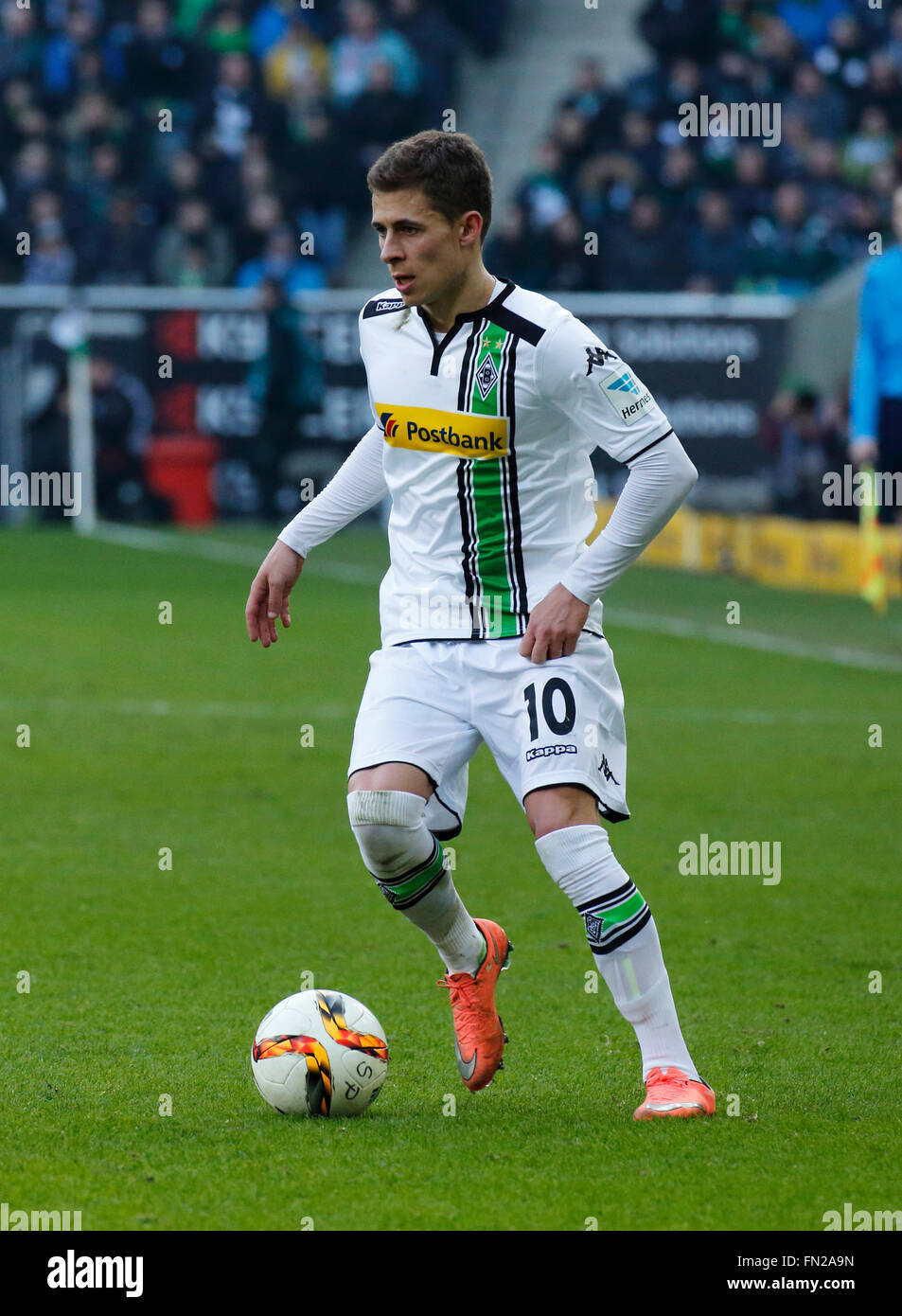 sports, football, Bundesliga, 2015/2016, Borussia Moenchengladbach versus Eintracht Frankfurt 3:0, Stadium Borussia Park, scene of the match, Thorgan Hazard (MG) in ball possession Stock Photo