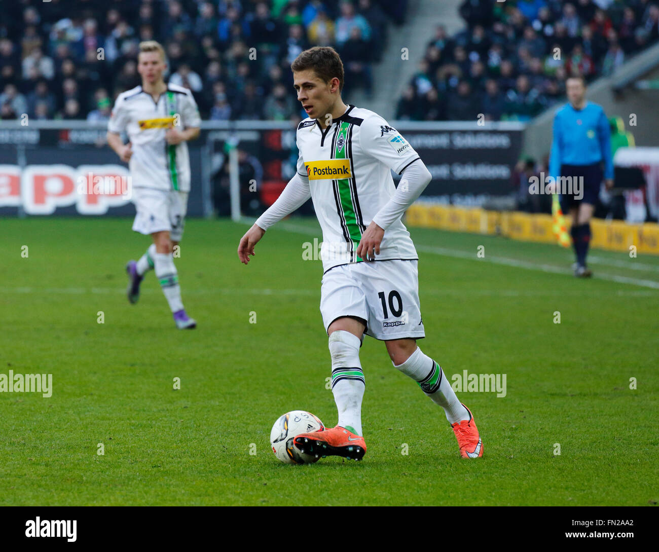 sports, football, Bundesliga, 2015/2016, Borussia Moenchengladbach versus Eintracht Frankfurt 3:0, Stadium Borussia Park, scene of the match, Thorgan Hazard (MG) in ball possession Stock Photo